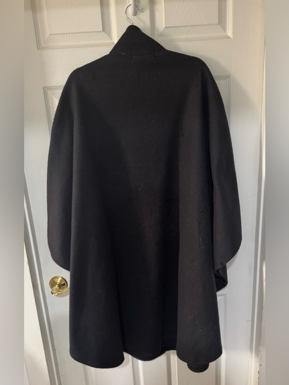 Amanda Smith Black Fleece Cape with Gold X-Accents - Picture 2 of 6